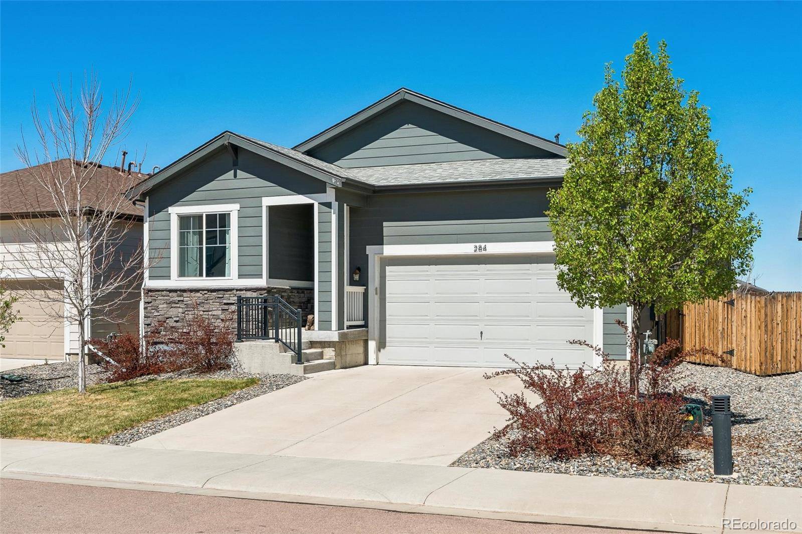 284 Vista Cliff CIR, Castle Rock, CO 80104