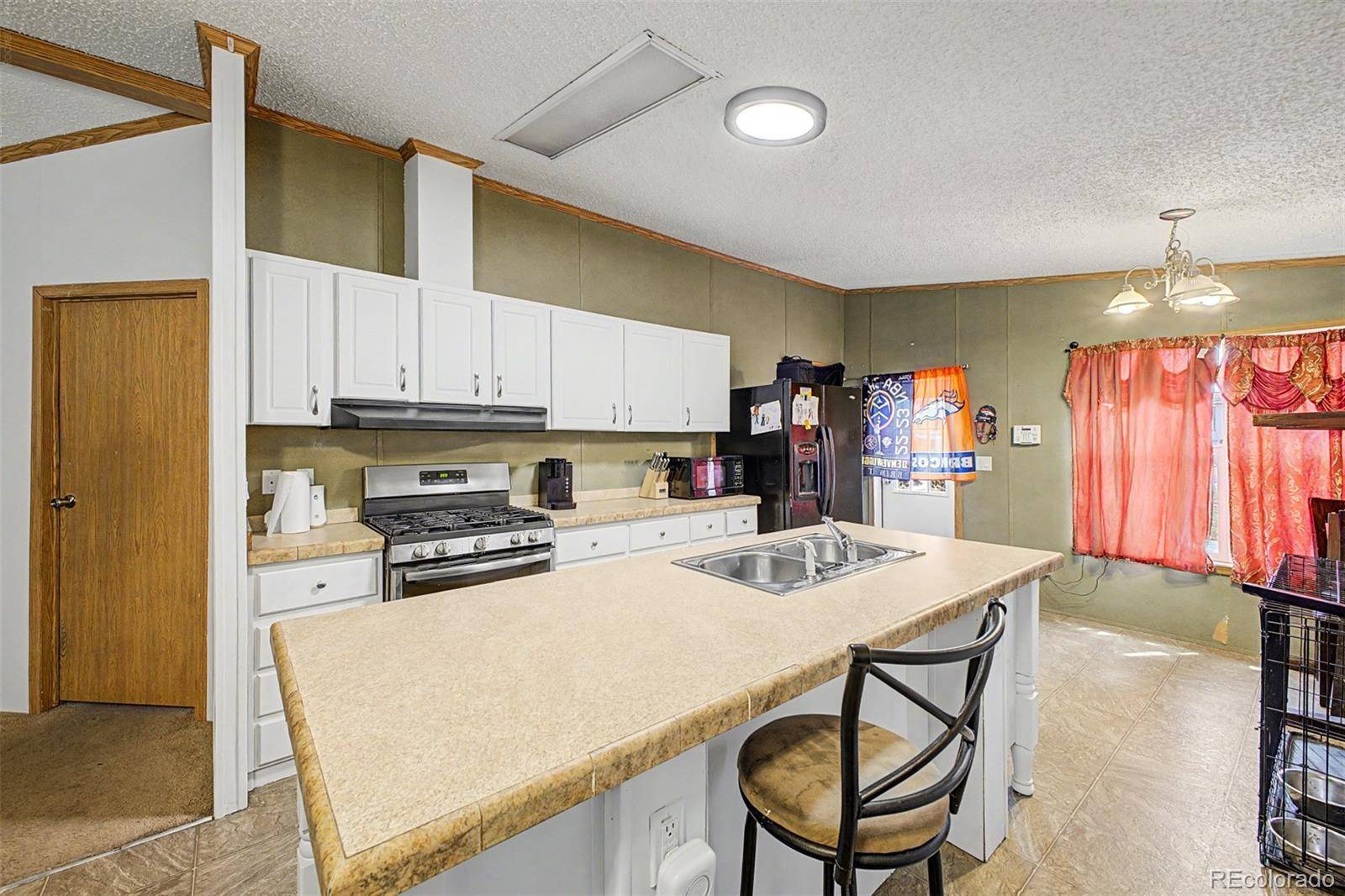 4211 E 100th AVE, Thornton, CO 80229