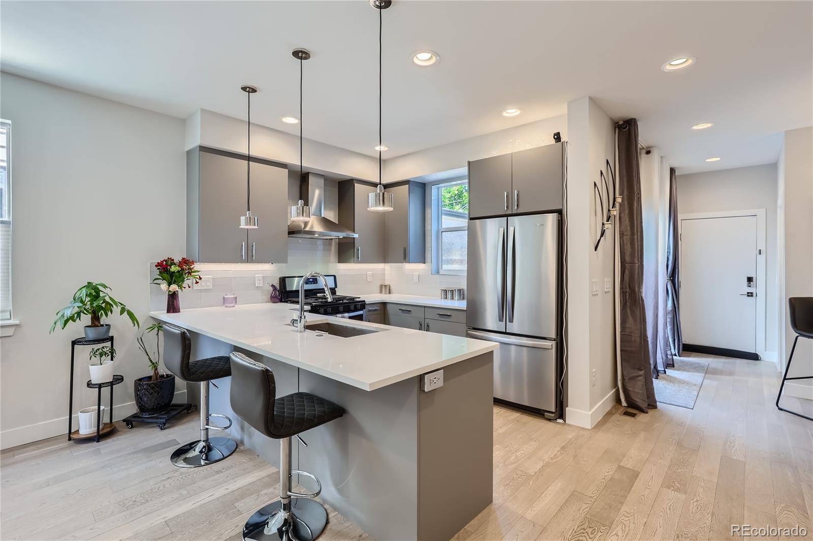 1424 Knox CT, Denver, CO 80204