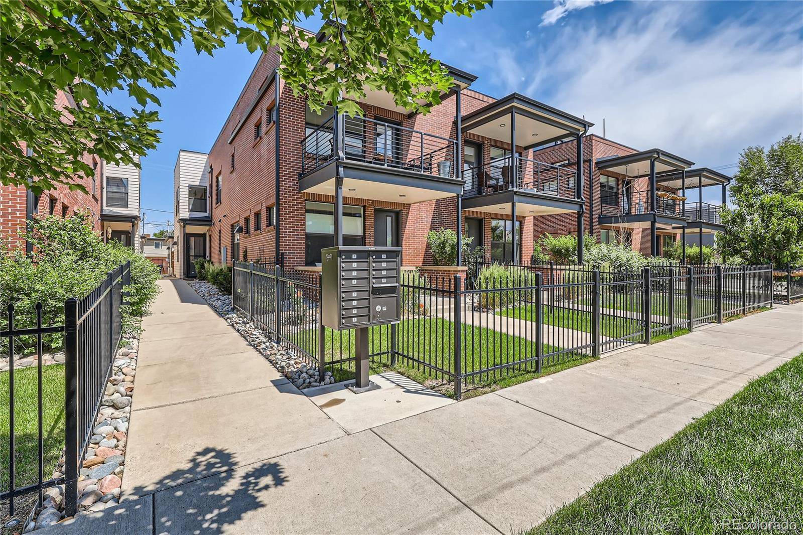 1424 Knox CT, Denver, CO 80204