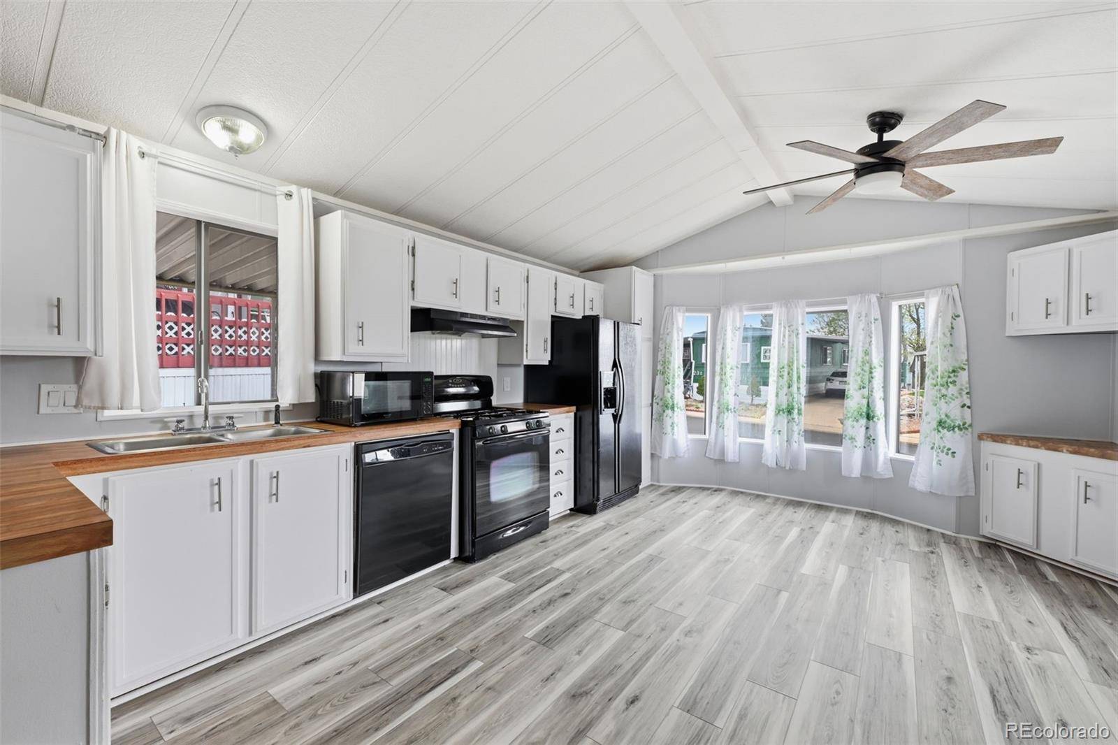 205 N Murray BLVD, Colorado Springs, CO 80916