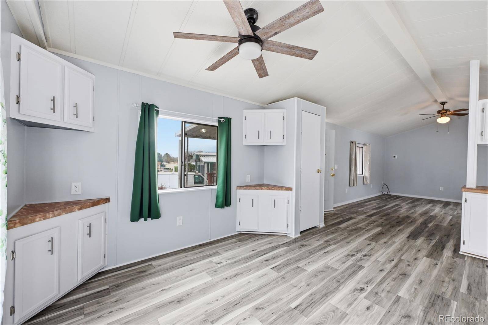 205 N Murray BLVD, Colorado Springs, CO 80916