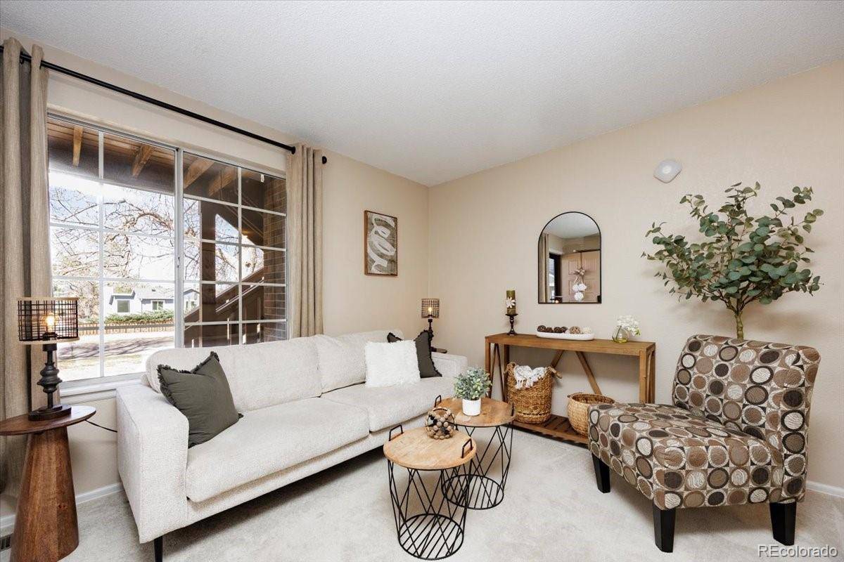 819 Summer DR, Highlands Ranch, CO 80126