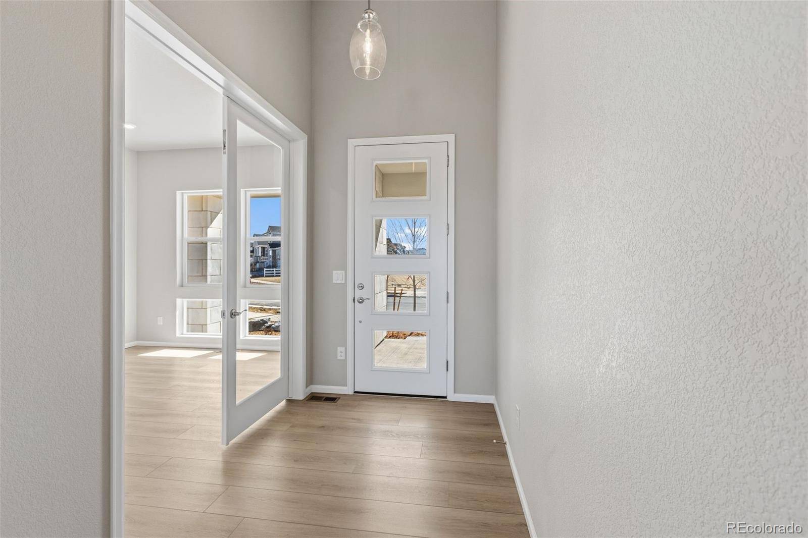 1933 S Eaton Park WAY, Aurora, CO 80016