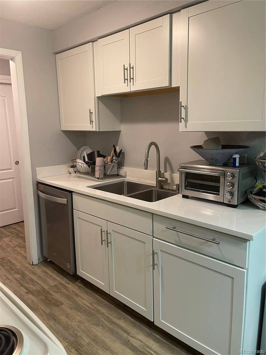561 E GENEVA ST #103, Aurora, CO 80010