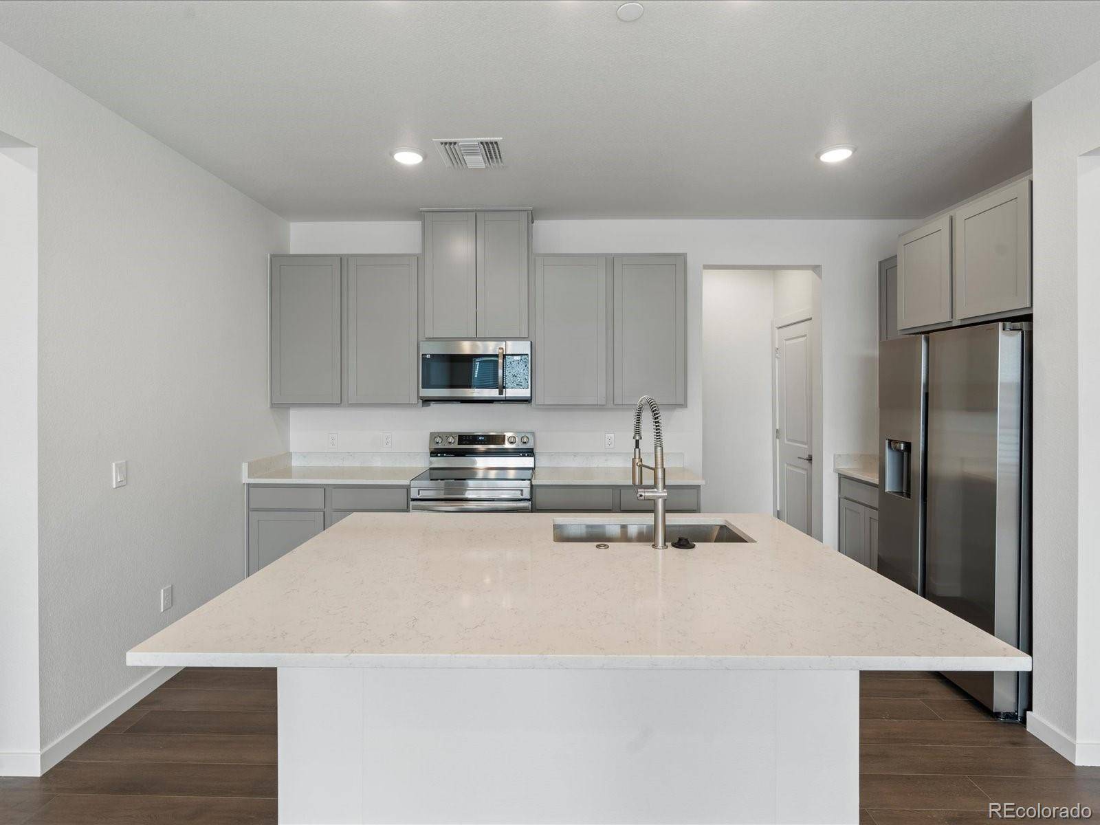6153 N Ceylon ST #308, Denver, CO 80249