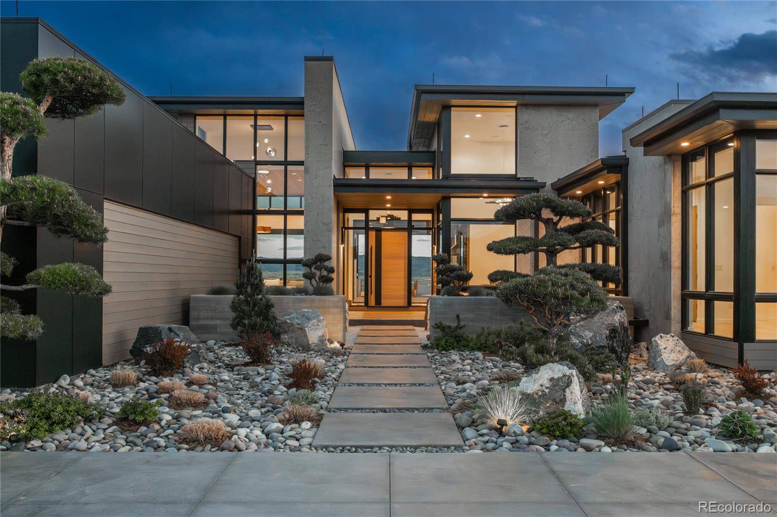 502 Emberglow LN, Highlands Ranch, CO 80126