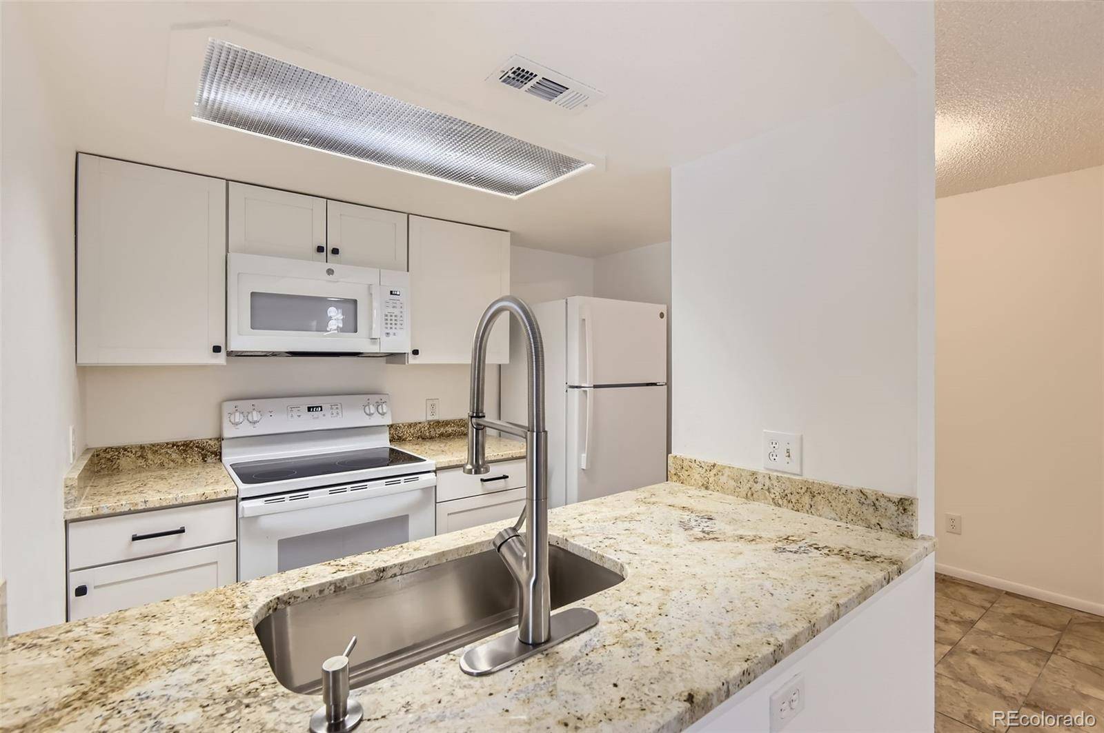 6475 S Dayton ST #102, Englewood, CO 80111