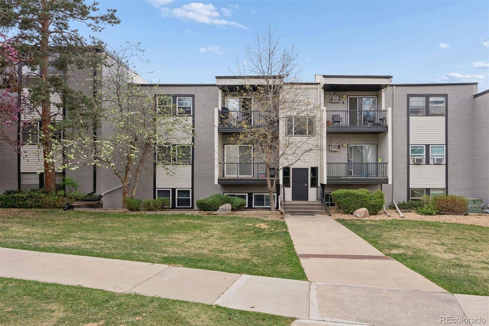 1300 Golden CIR #104, Golden, CO 80401