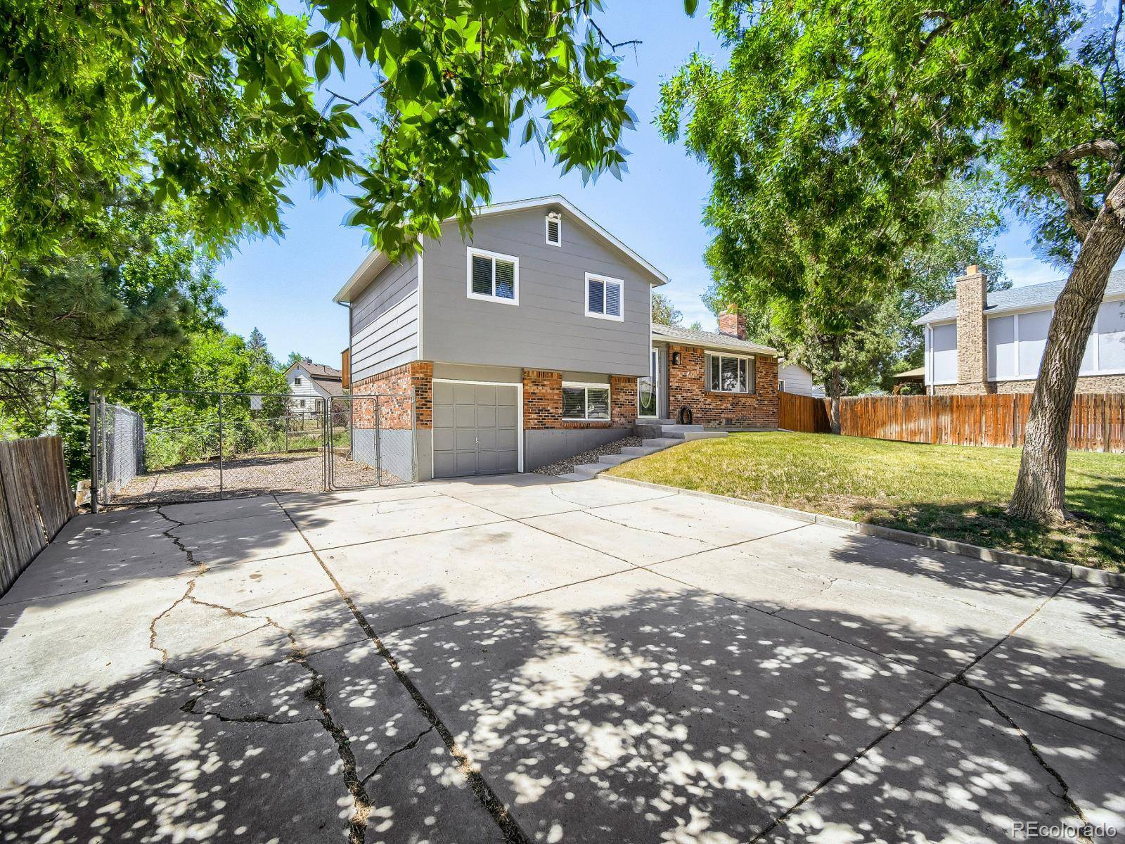 9320 W Burgundy AVE, Littleton, CO 80123