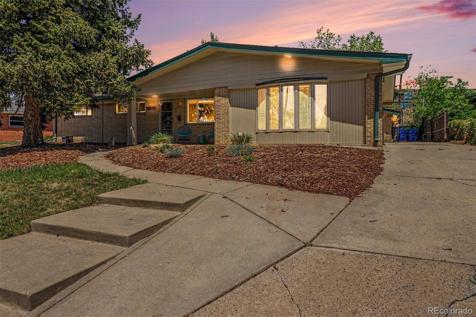 10215 W 17th PL, Lakewood, CO 80215