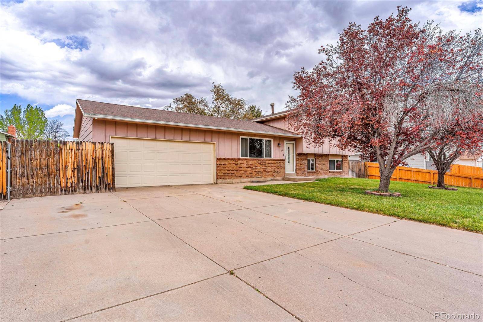 58 Briarwood CIR, Pueblo, CO 81005
