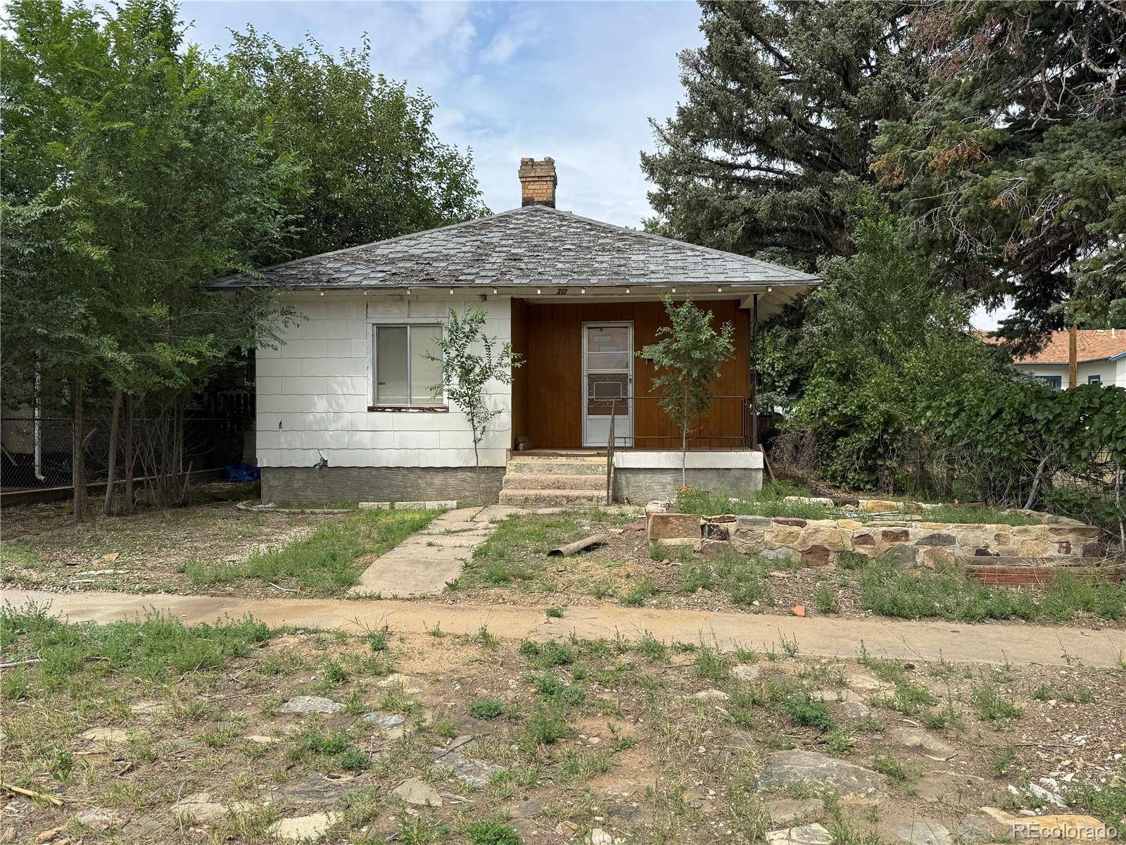 312 Pinon ST, Walsenburg, CO 81089