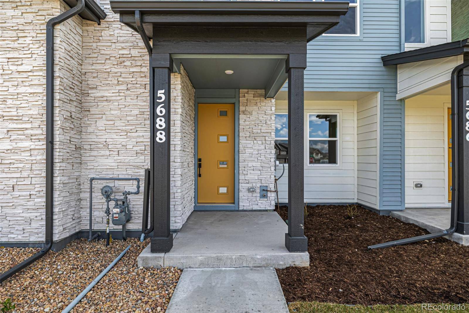 5688 N Killarney CT, Aurora, CO 80019