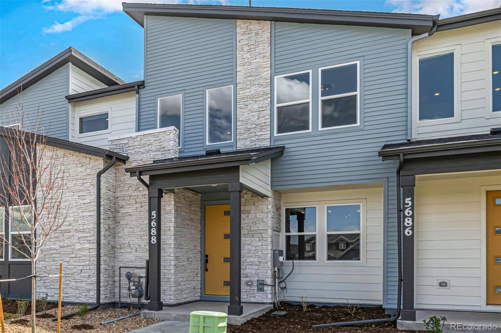 5688 N Killarney CT, Aurora, CO 80019