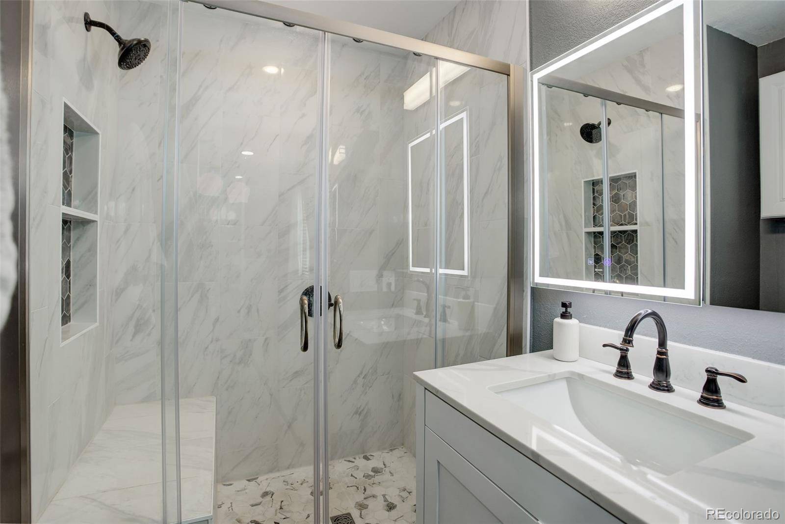 1204 S Uvalda ST, Aurora, CO 80012