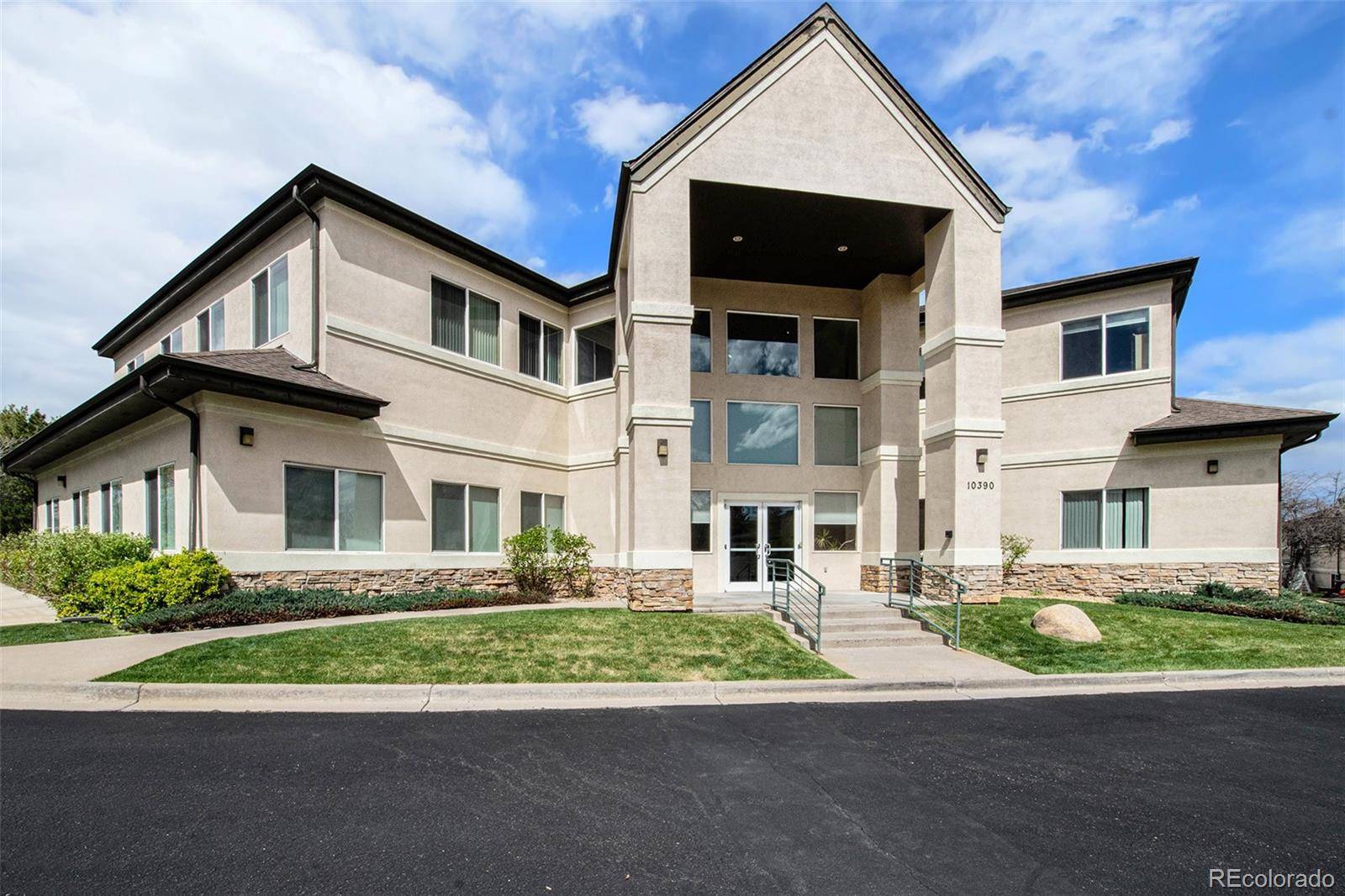 10390 Bradford RD, Littleton, CO 80127