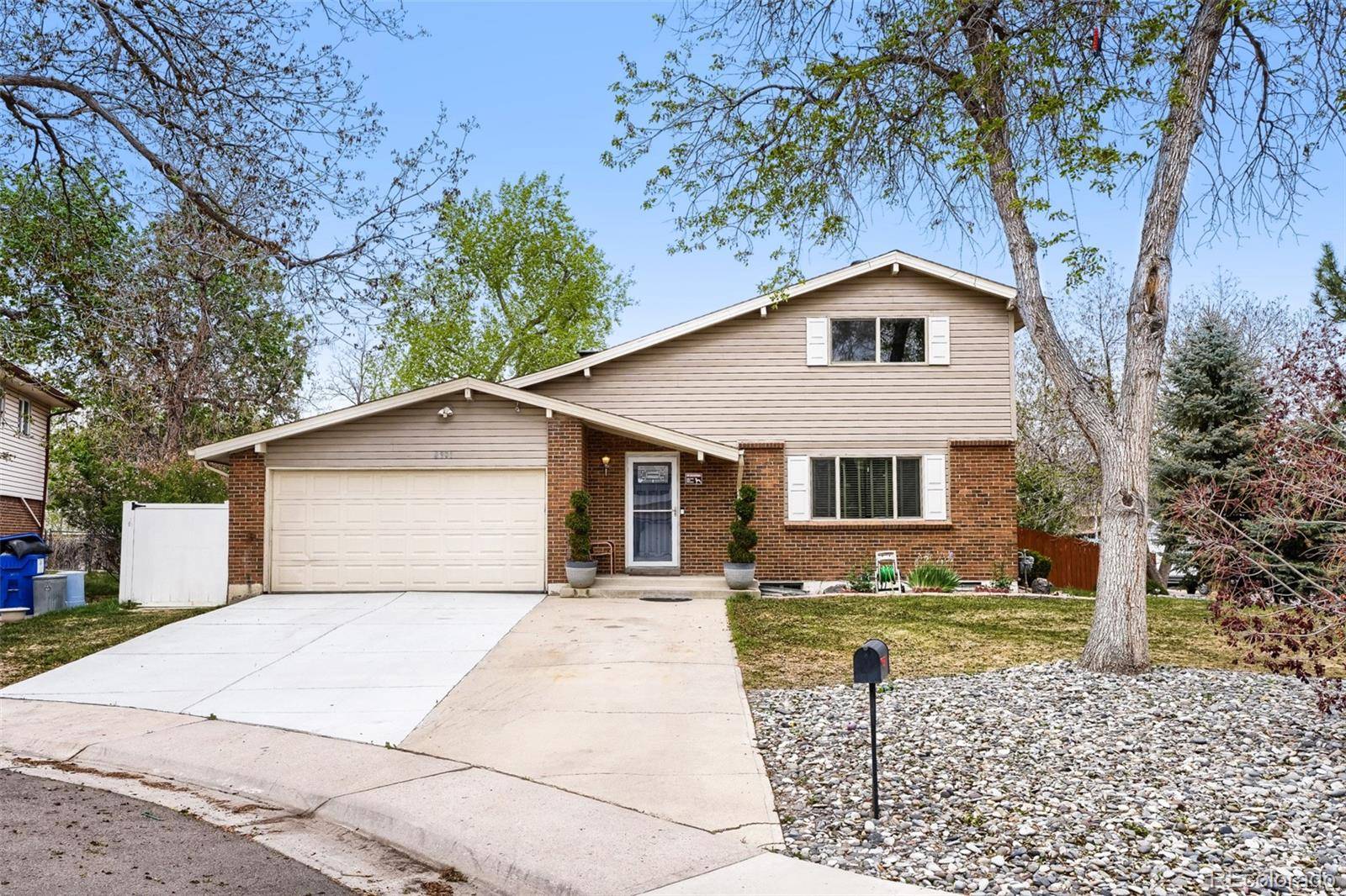 8901 W Radcliffe PL, Littleton, CO 80123