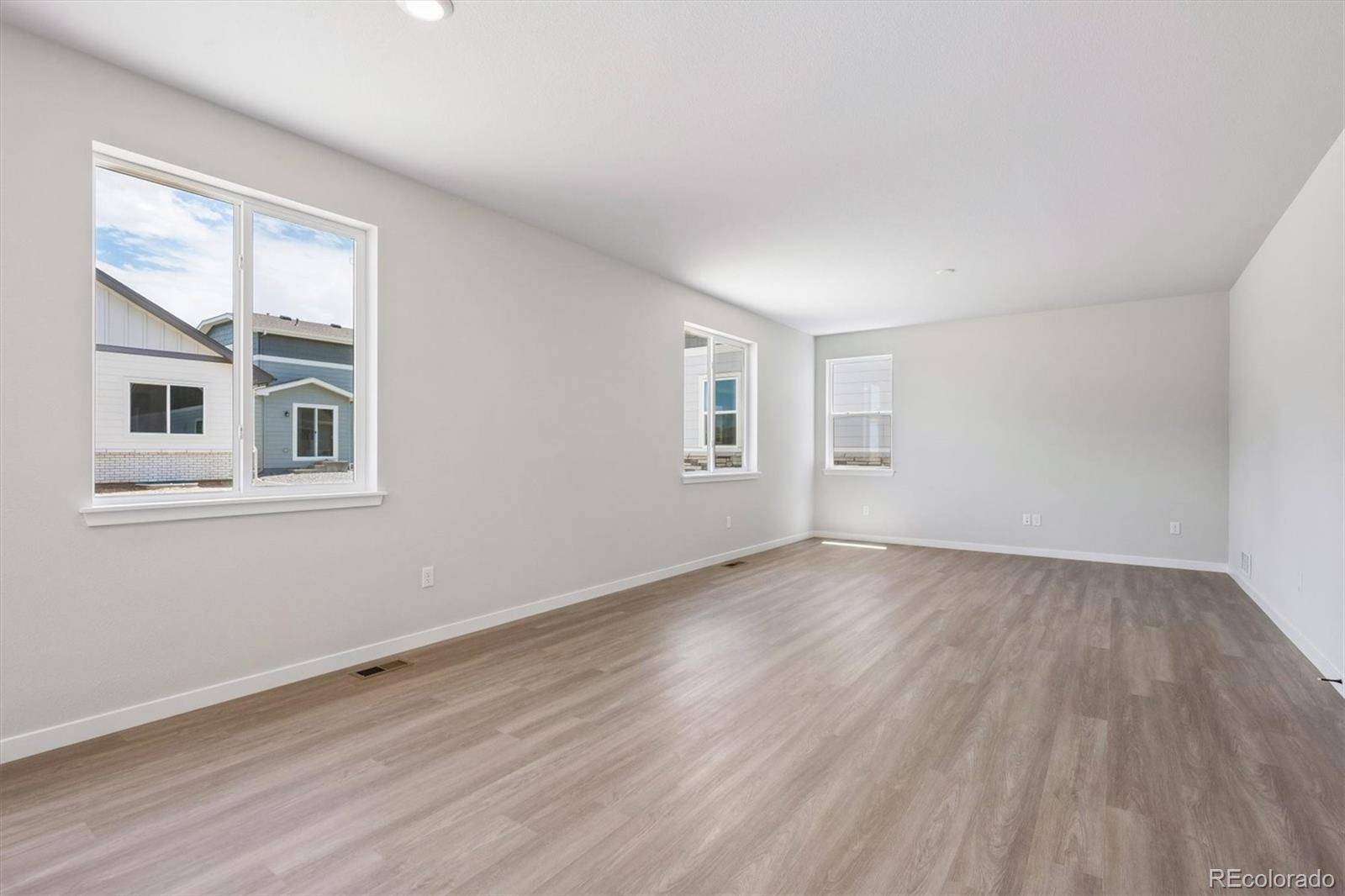 5784 N Indigo Rose ST, Aurora, CO 80019