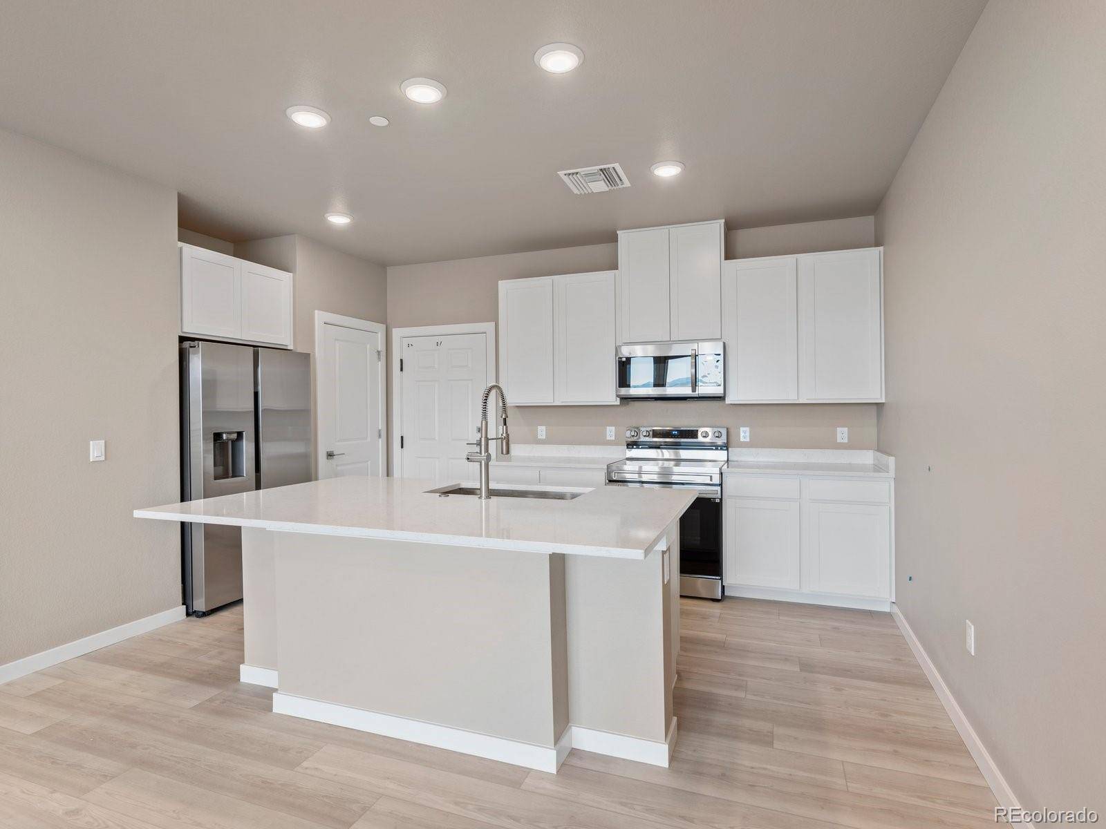 6153 N Ceylon ST #102, Denver, CO 80249