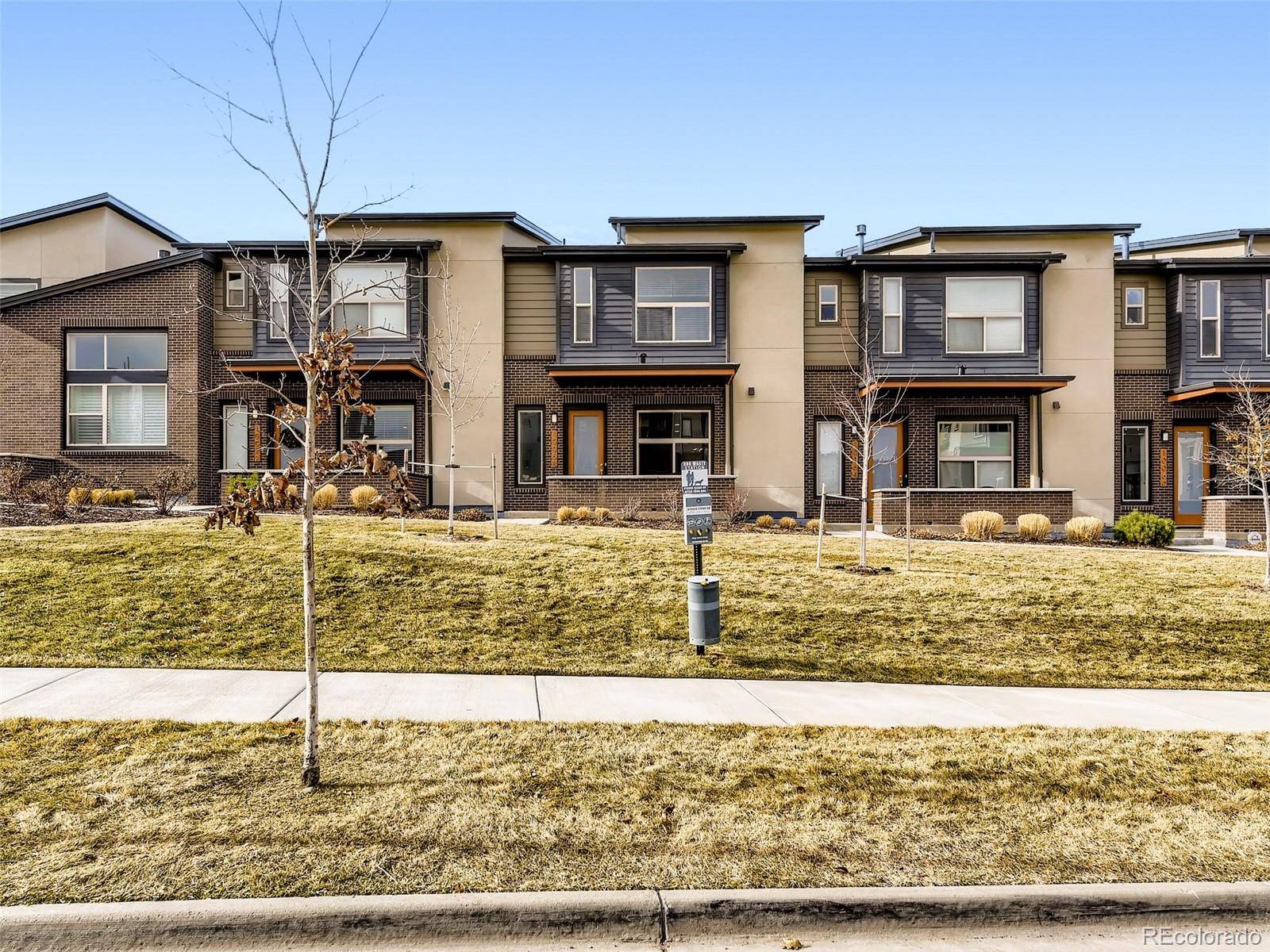10068 Town Ridge LN, Lone Tree, CO 80124