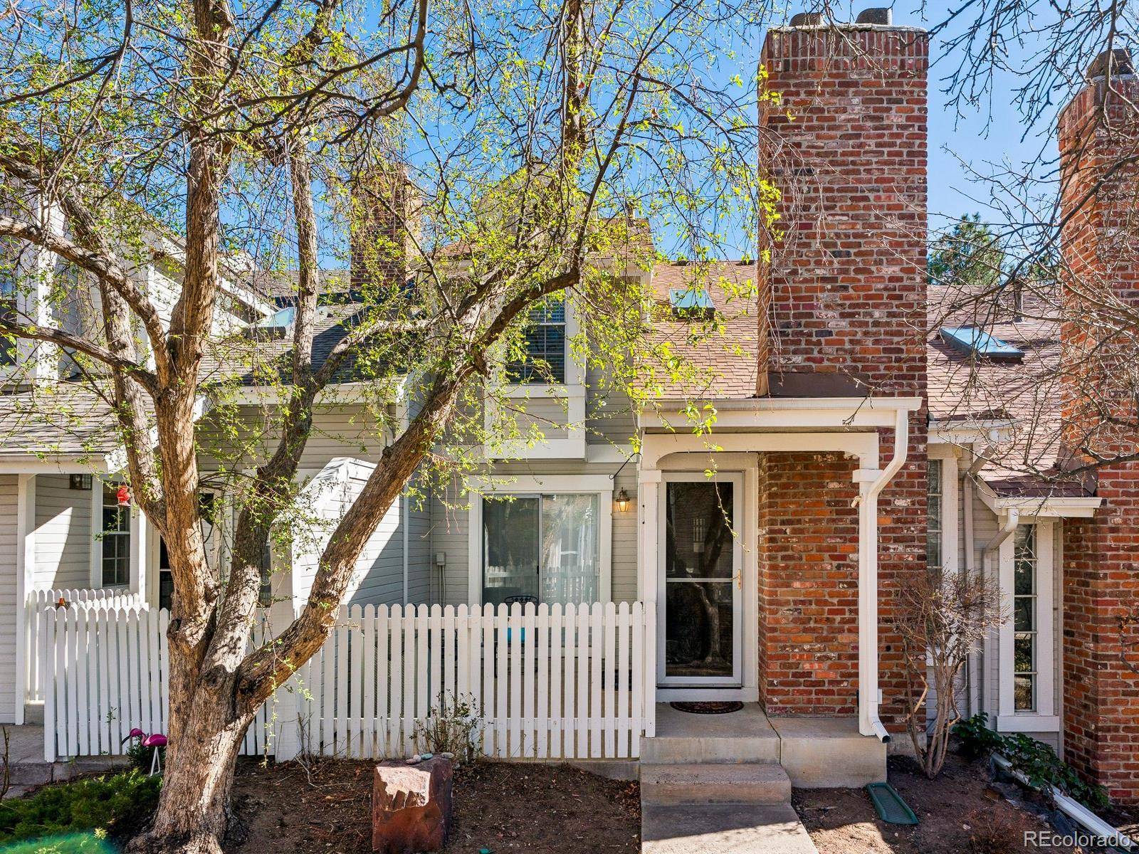 2885 W Long CIR #B, Littleton, CO 80120