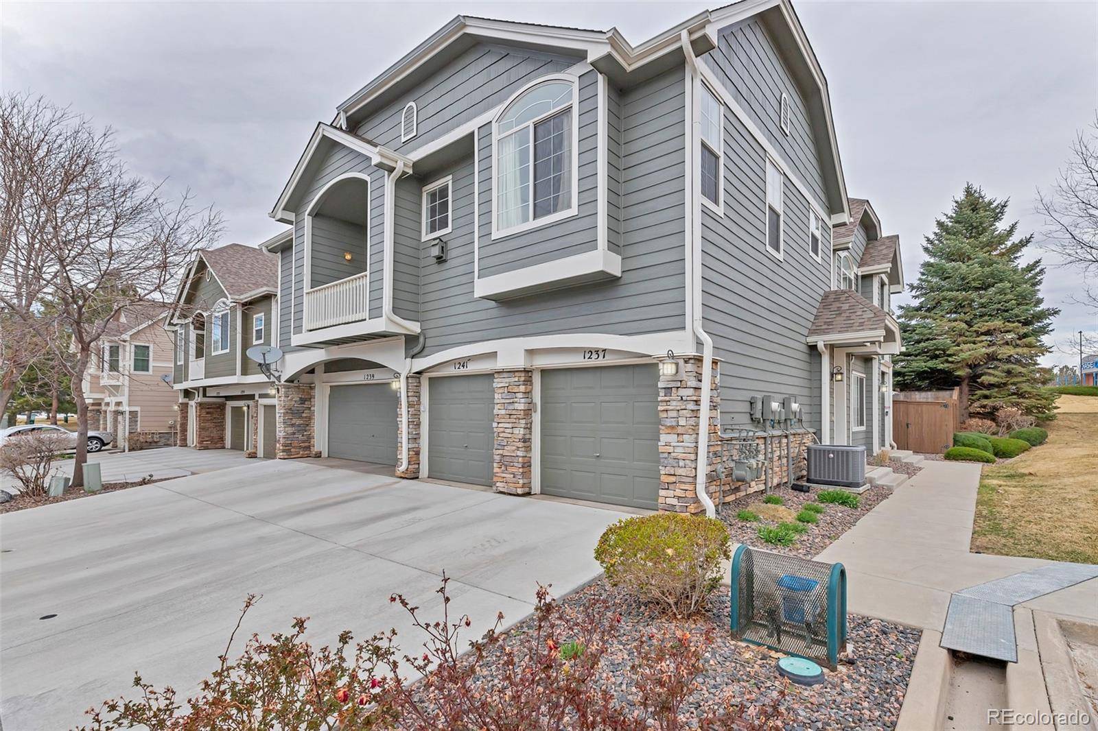 1237 Carlyle Park CIR, Highlands Ranch, CO 80129