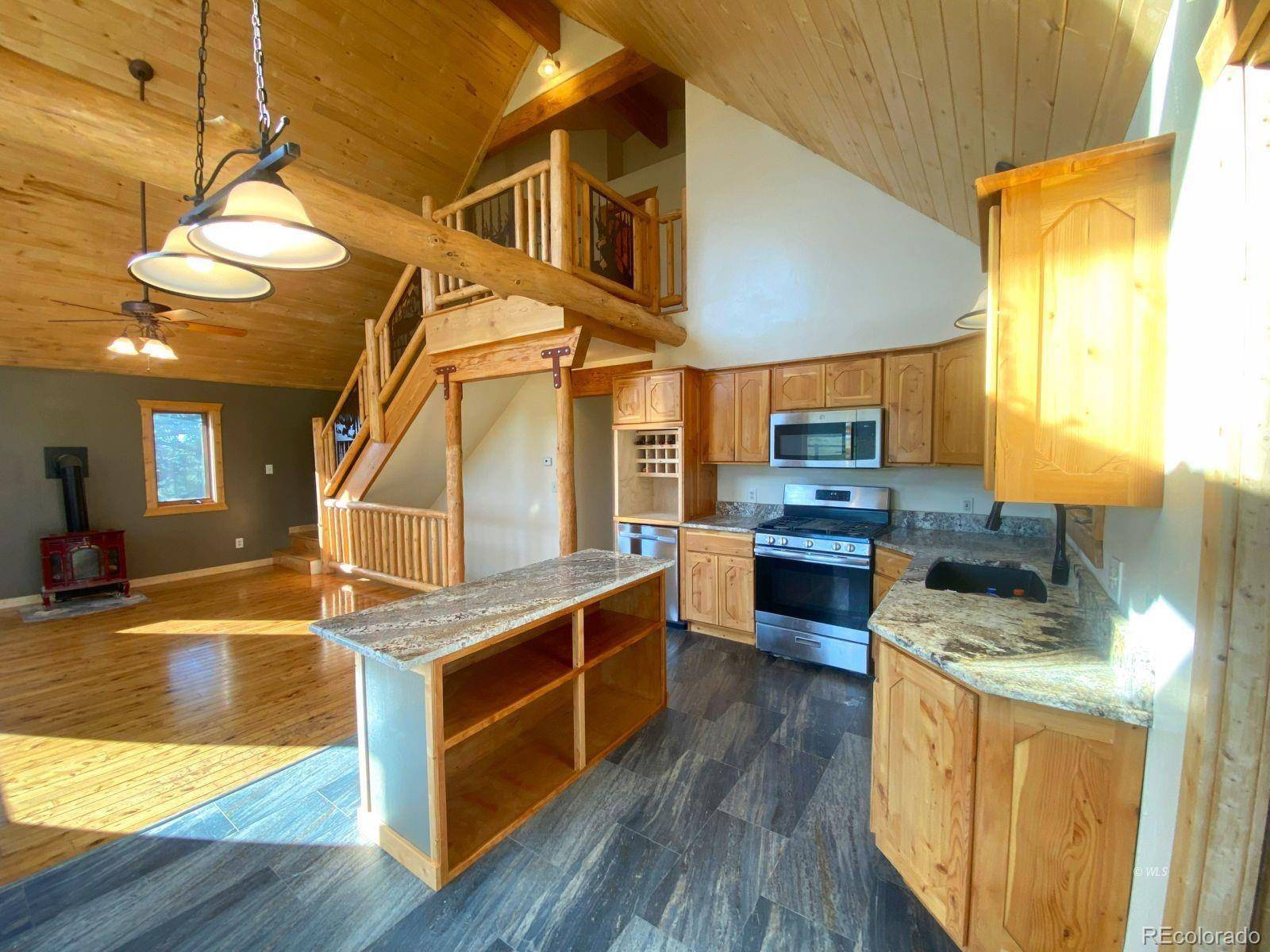 595 Dead Mule LN, Westcliffe, CO 81252
