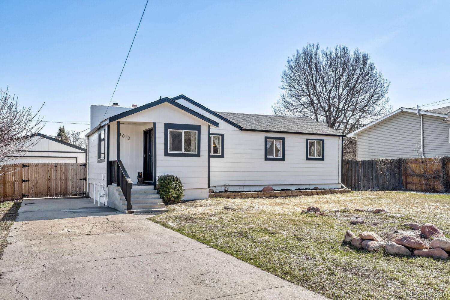 1070 Urban ST, Lakewood, CO 80401