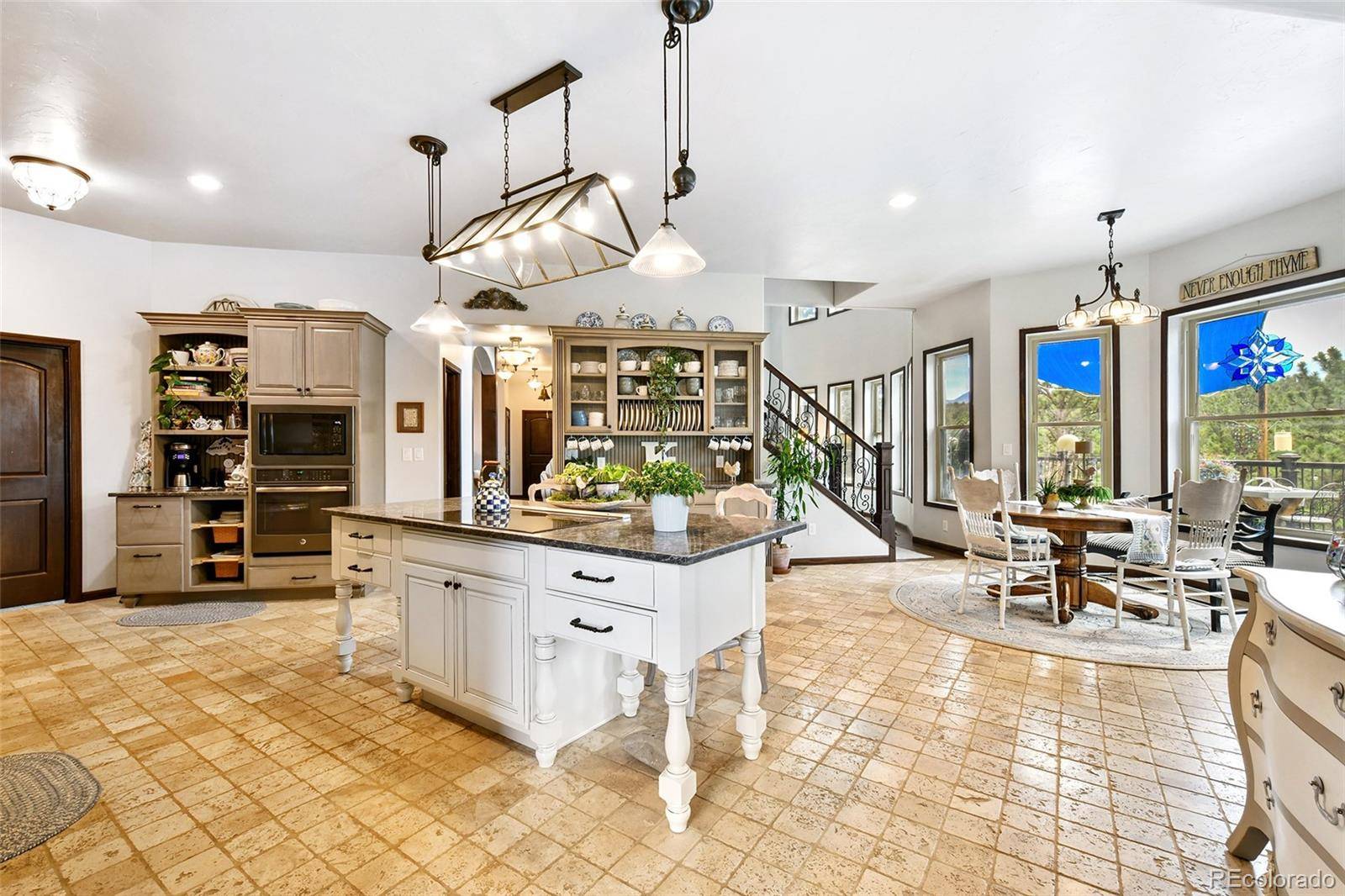 549 Mohawk HTS, Florissant, CO 80816