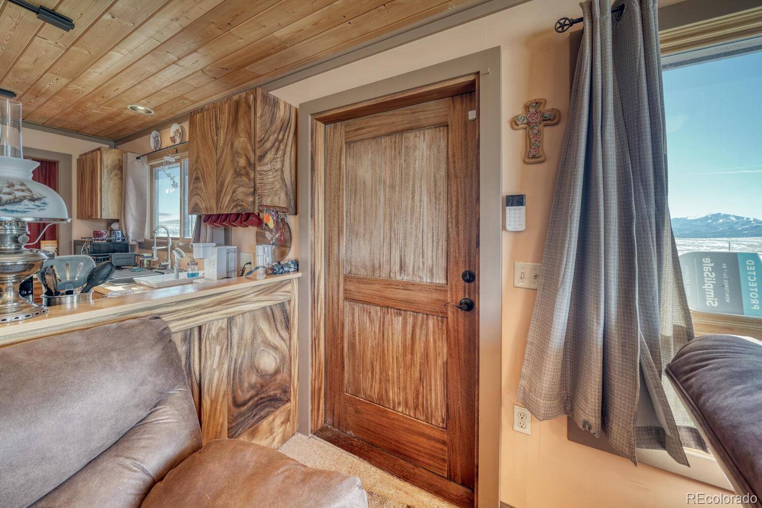 565 Pass Peak DR, Westcliffe, CO 81252
