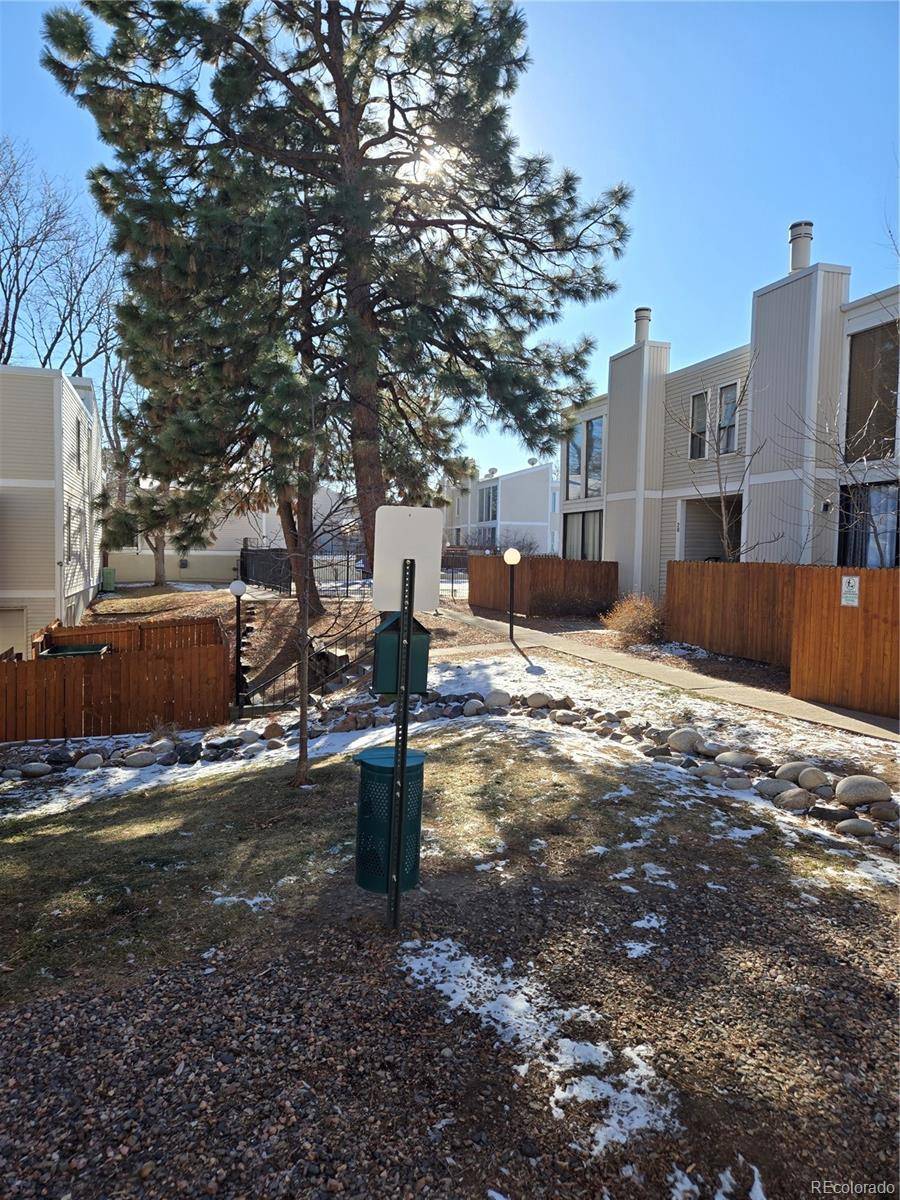 1050 S Monaco Pkwy #25, Denver, CO 80224