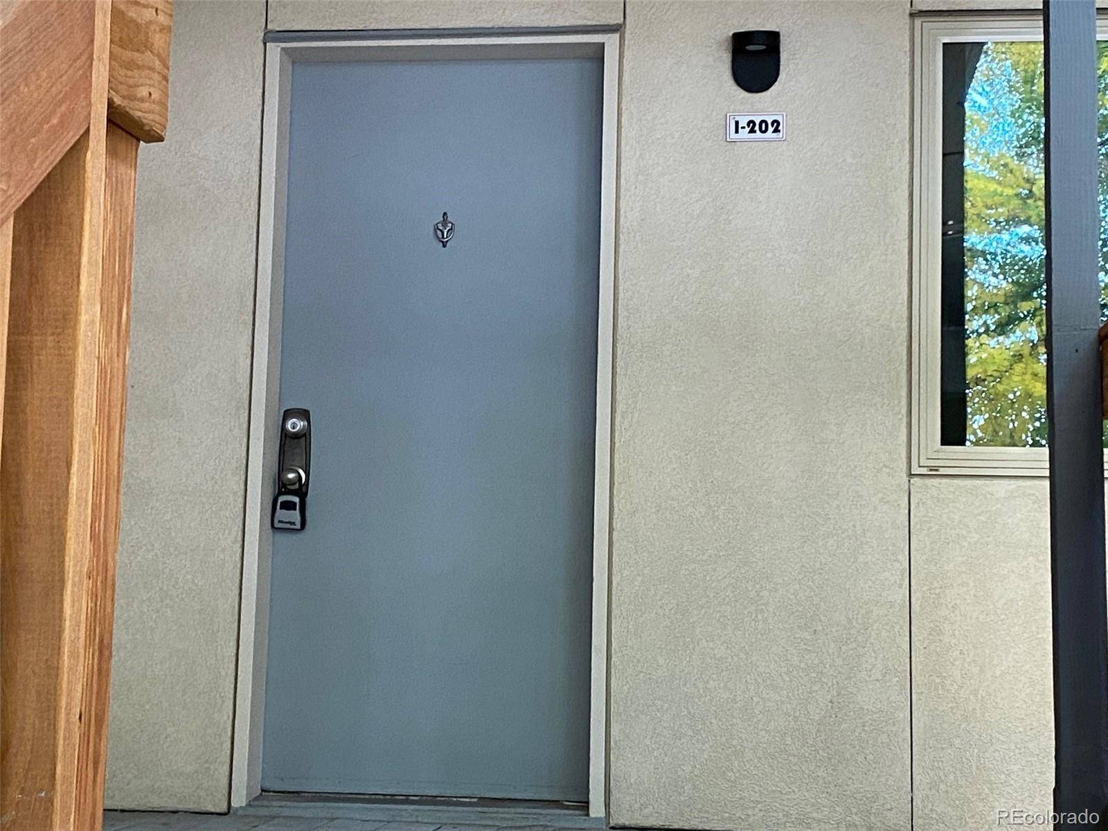 2835 S Monaco Pkwy #1-202, Denver, CO 80222