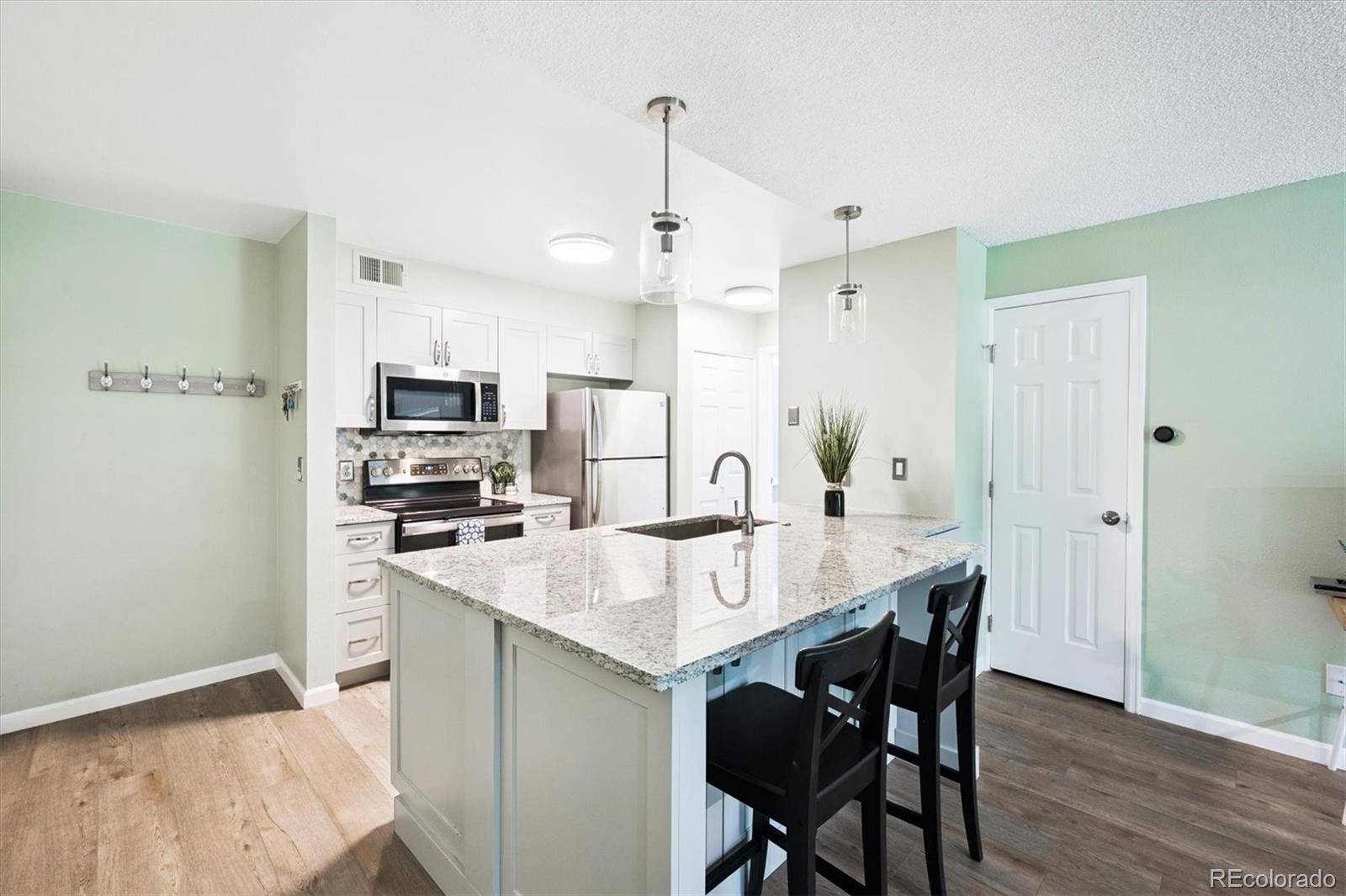 2575 S Syracuse WAY #L103, Denver, CO 80231
