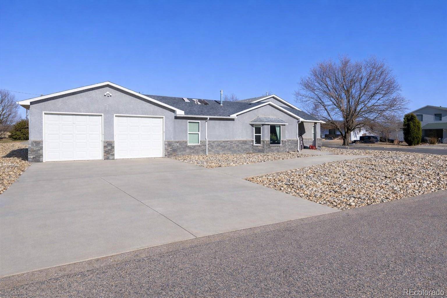 2 Meadow LN, Swink, CO 81077