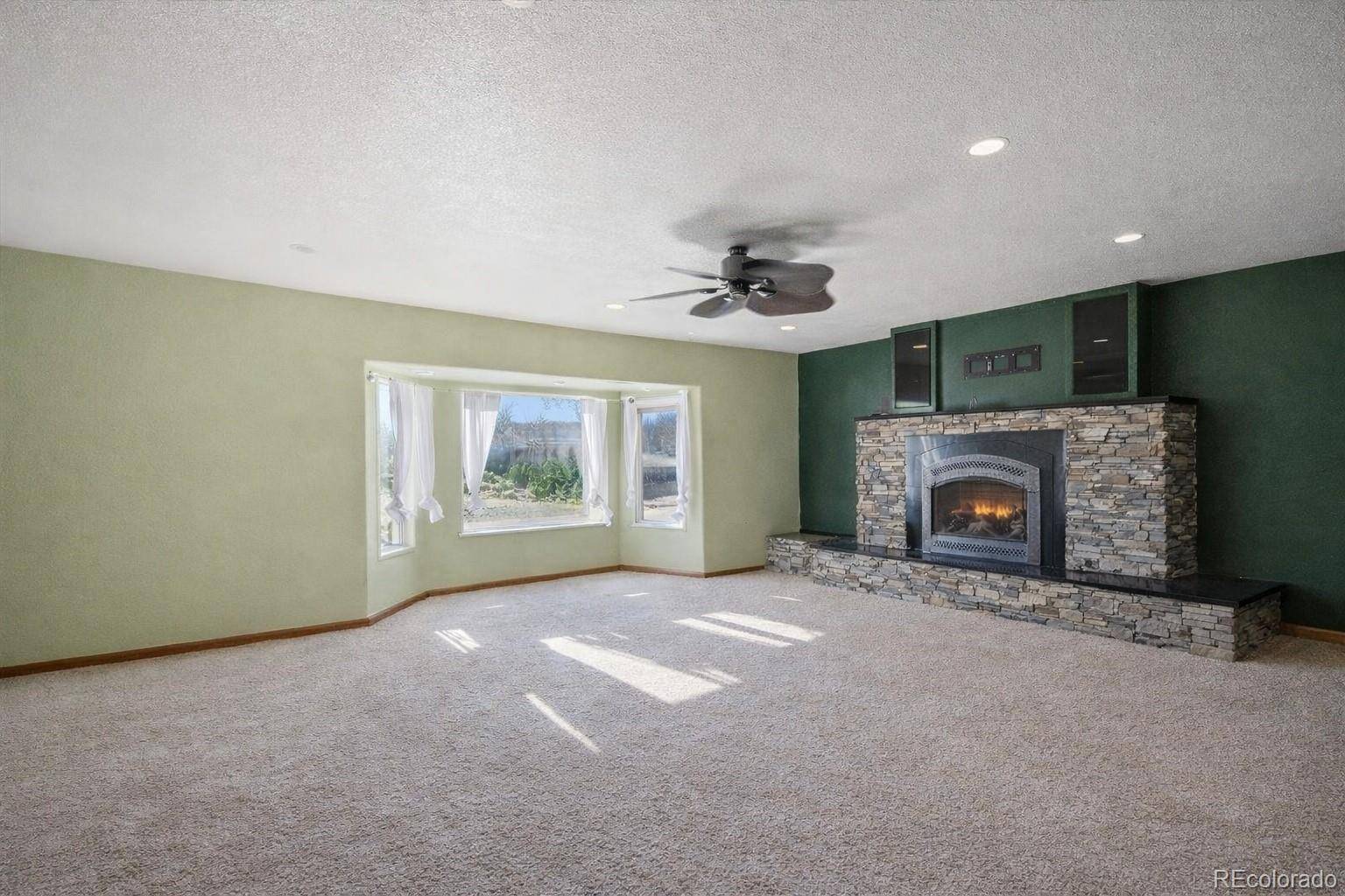 2 Meadow LN, Swink, CO 81077