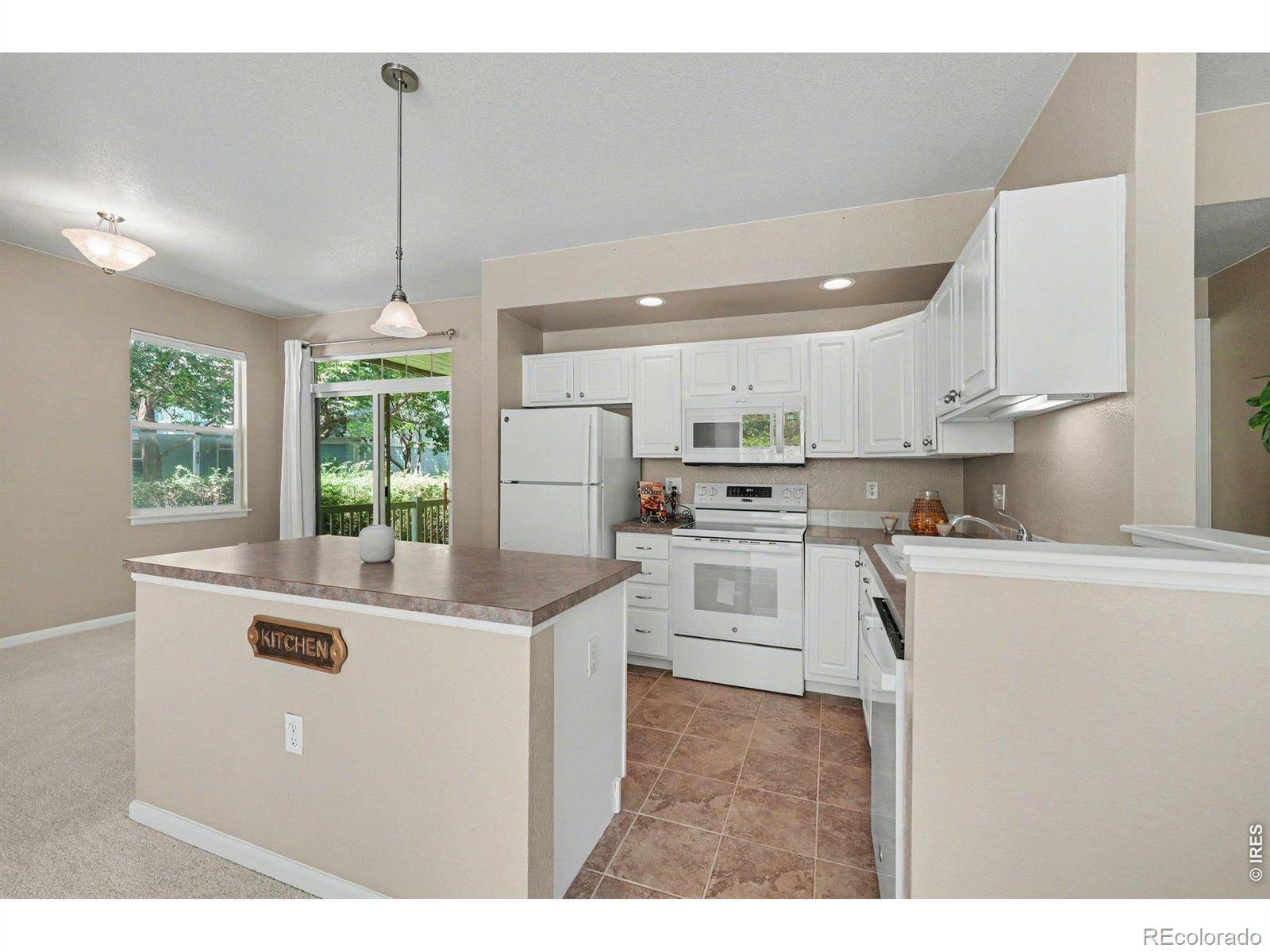640 Gooseberry DR #806, Longmont, CO 80503