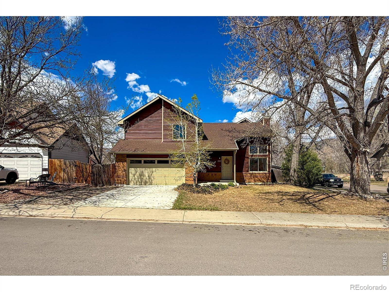 202 Welch DR, Lyons, CO 80540