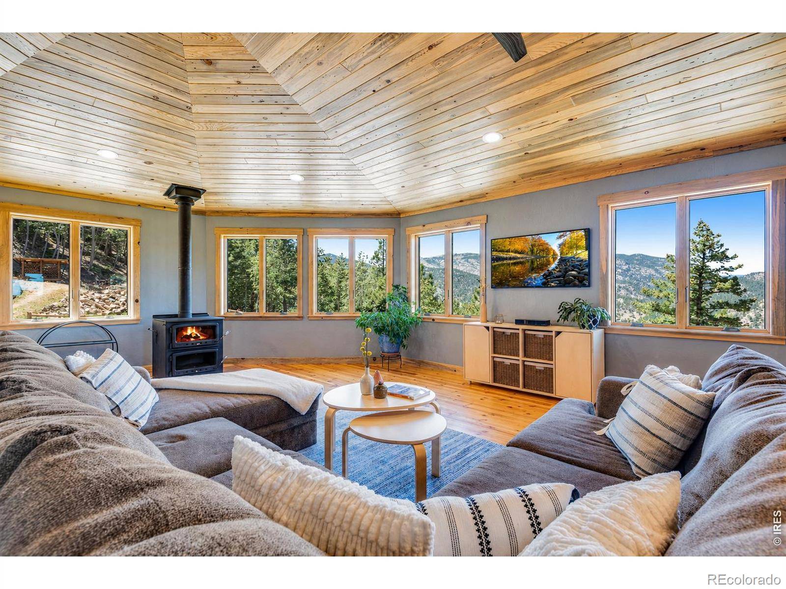 80 Lookout DR, Lyons, CO 80540