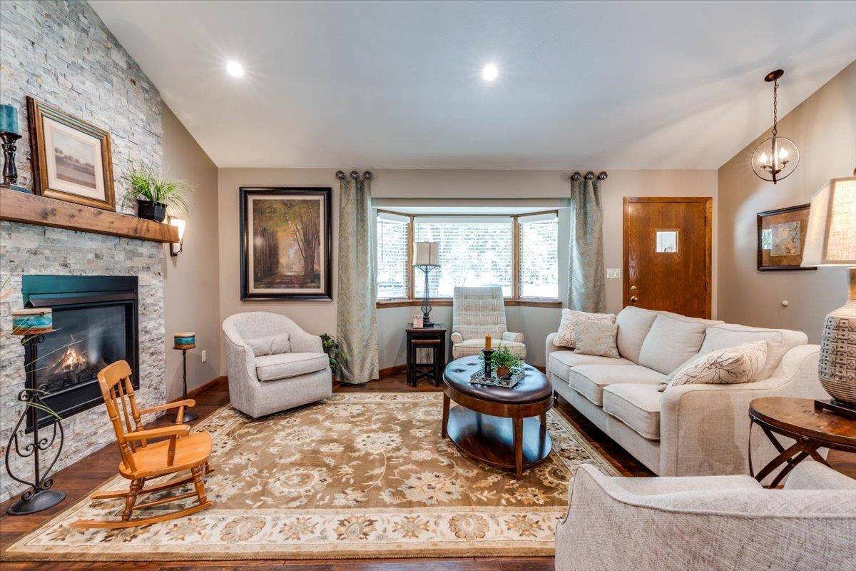 1437 N Windmill Ct, Derby, KS 67037