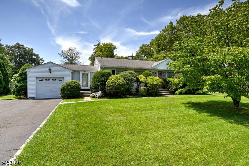 271 Summit Rd, Mountainside Boro, NJ 07092