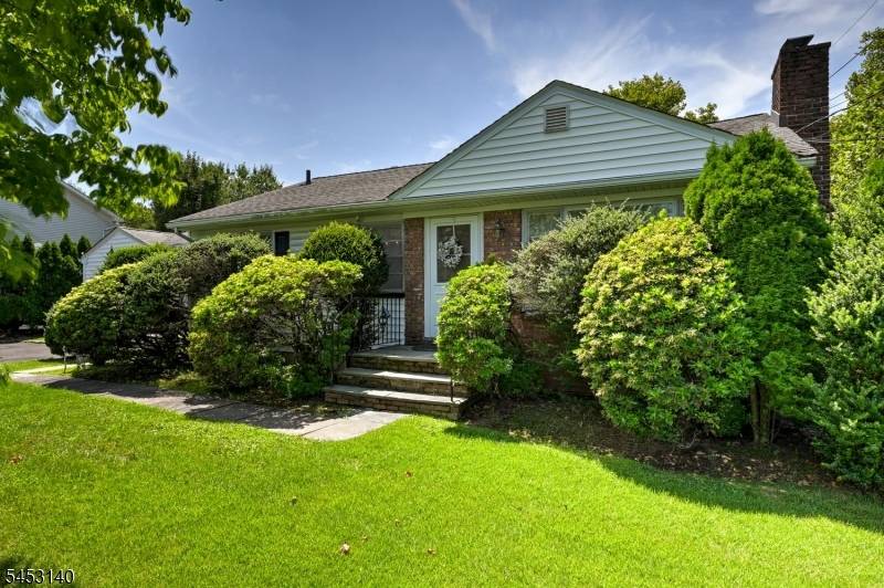 271 Summit Rd, Mountainside Boro, NJ 07092