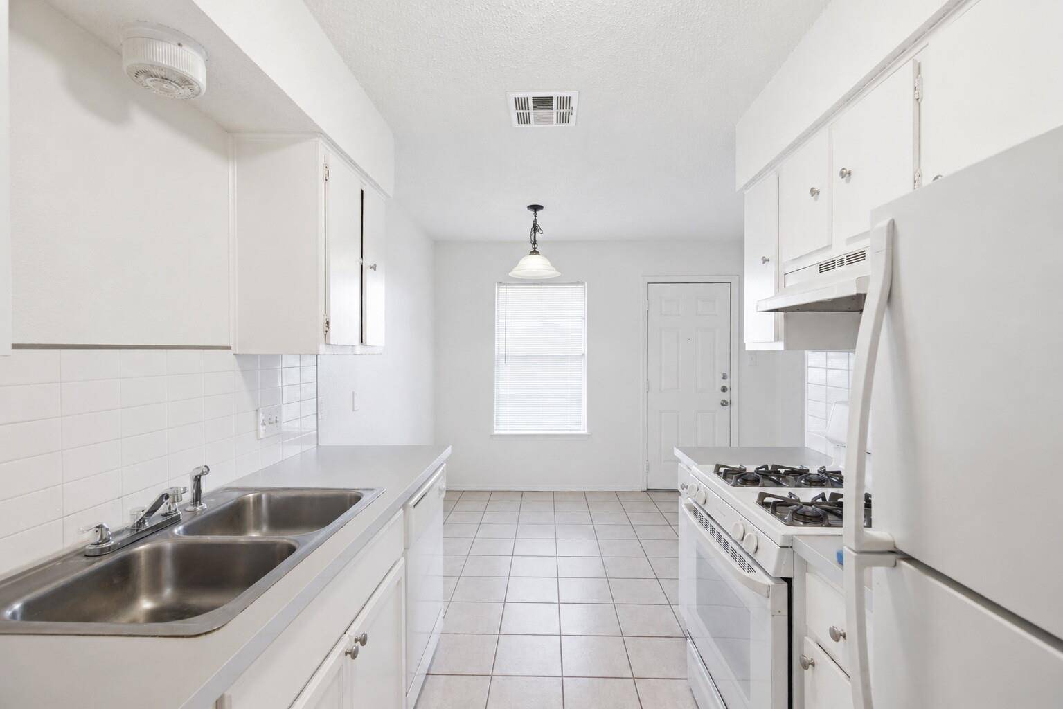 2412 Burleson CT #B, Austin, TX 78741