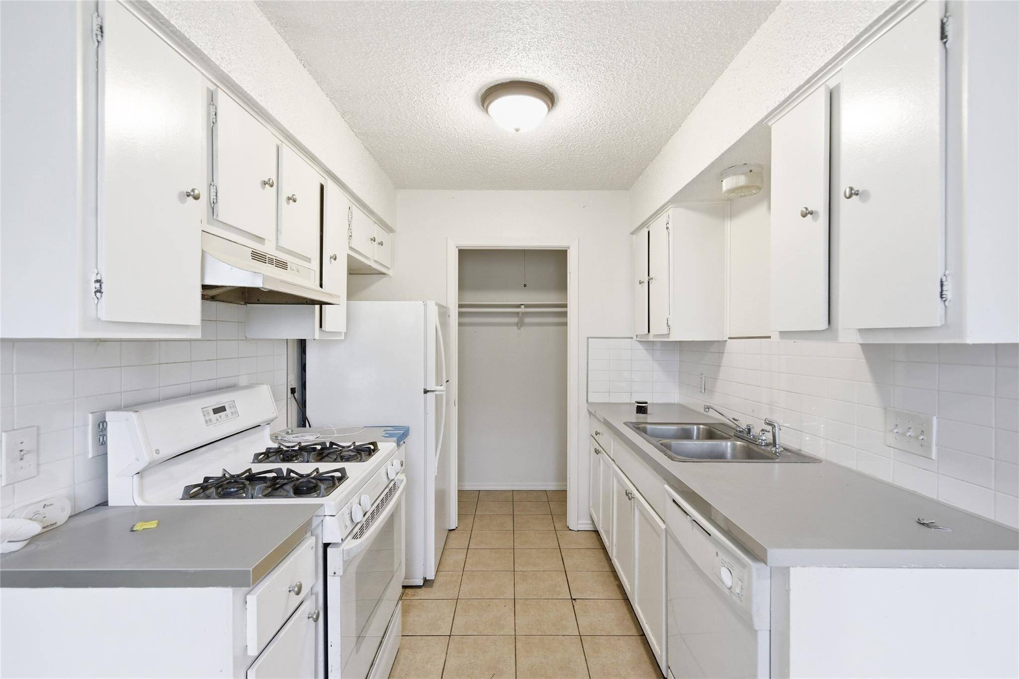 2412 Burleson CT #B, Austin, TX 78741