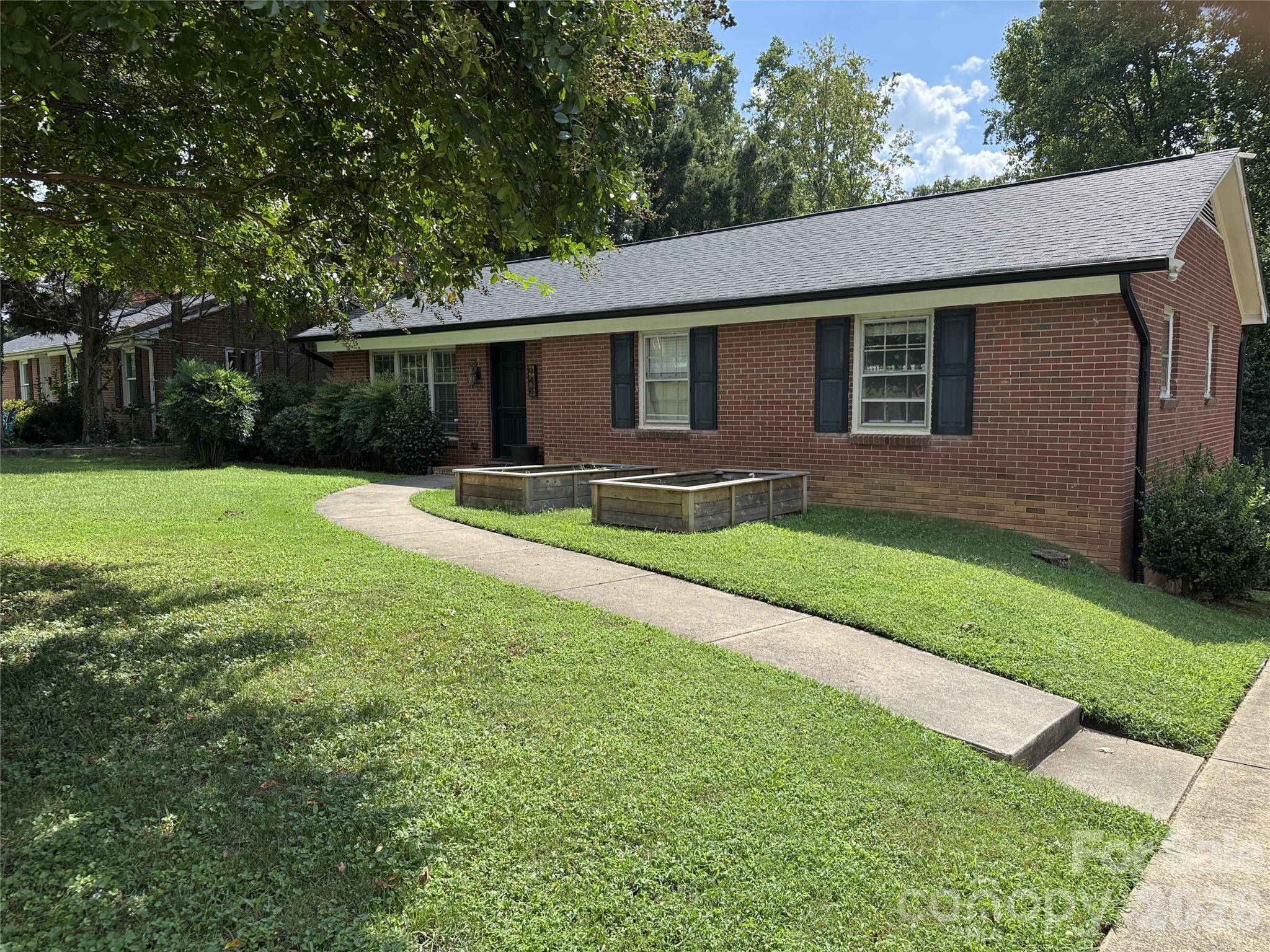 948 Heather LN, Charlotte, NC 28209