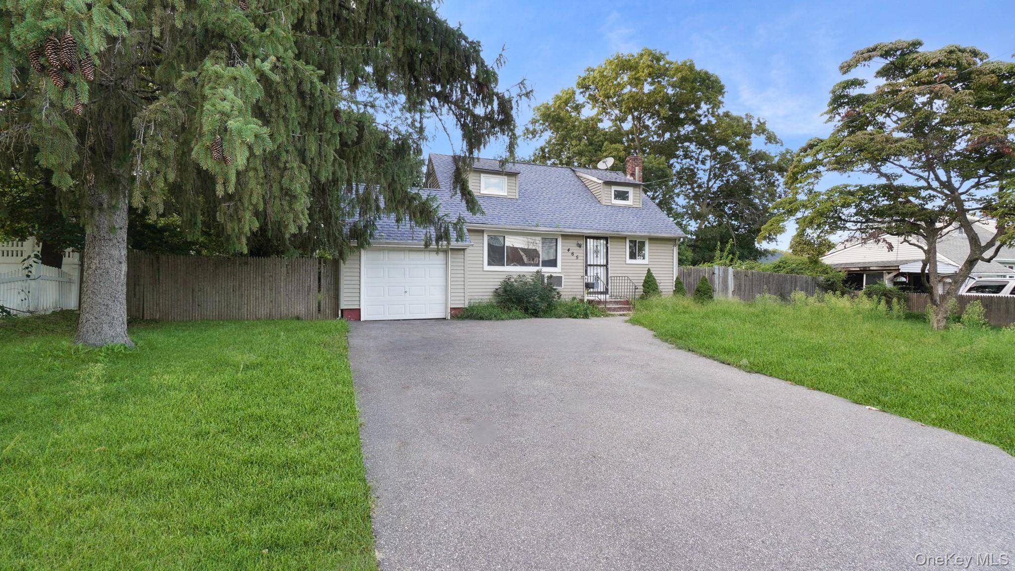 465 Clift ST, Central Islip, NY 11722