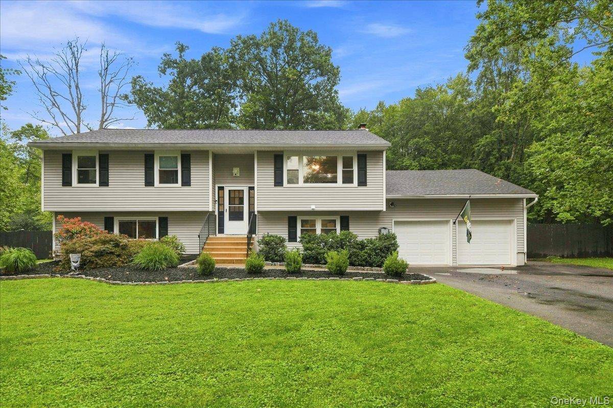 21 Dennis RD, Wappingers Falls, NY 12590