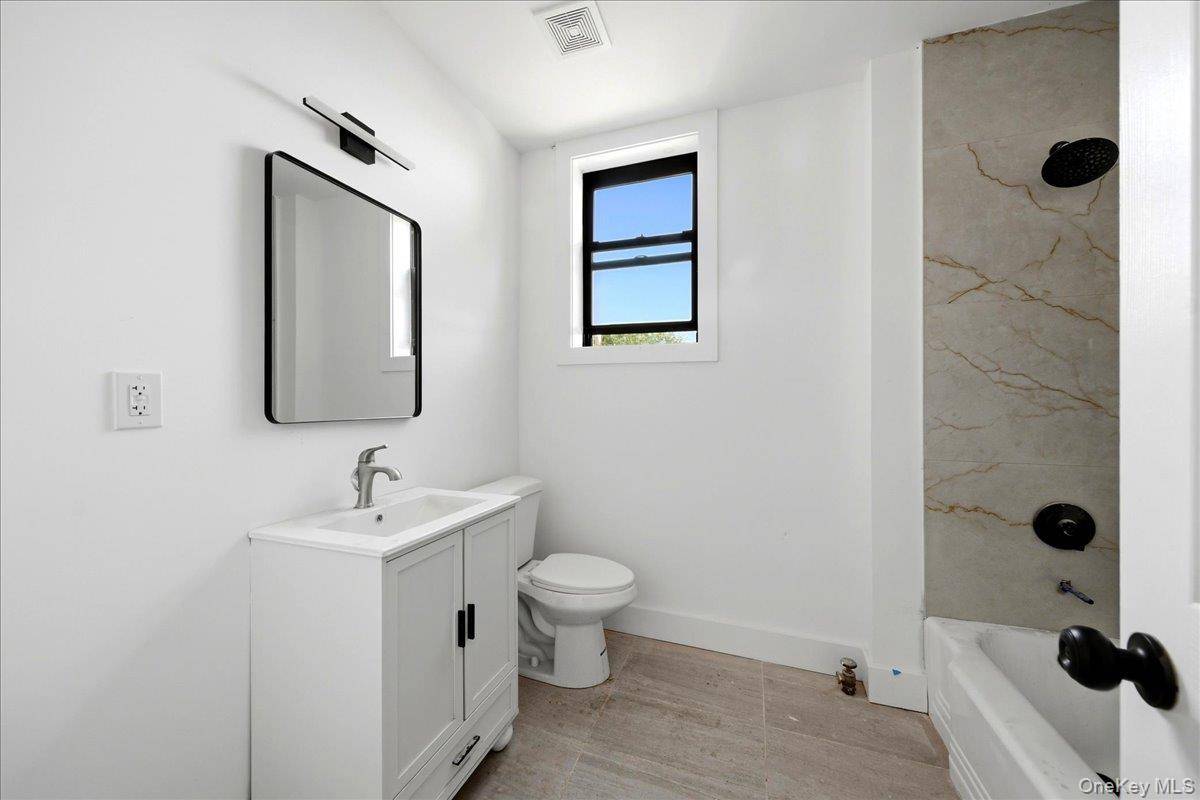 35 Lawrence ST #1, Yonkers, NY 10705