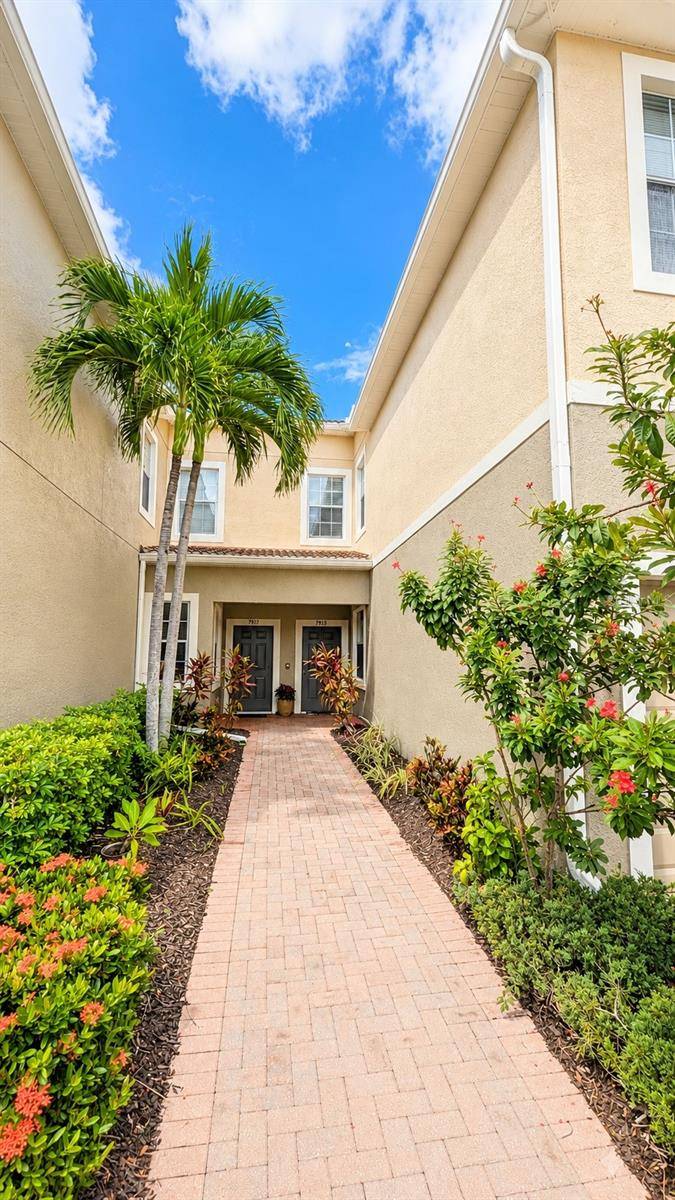 7915 MOONSTONE DR #26-105, Sarasota, FL 34233