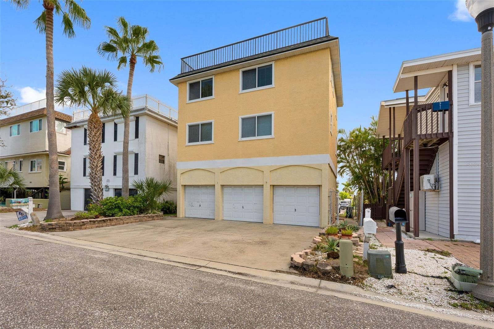 18105 1ST ST E, Redington Shores, FL 33708